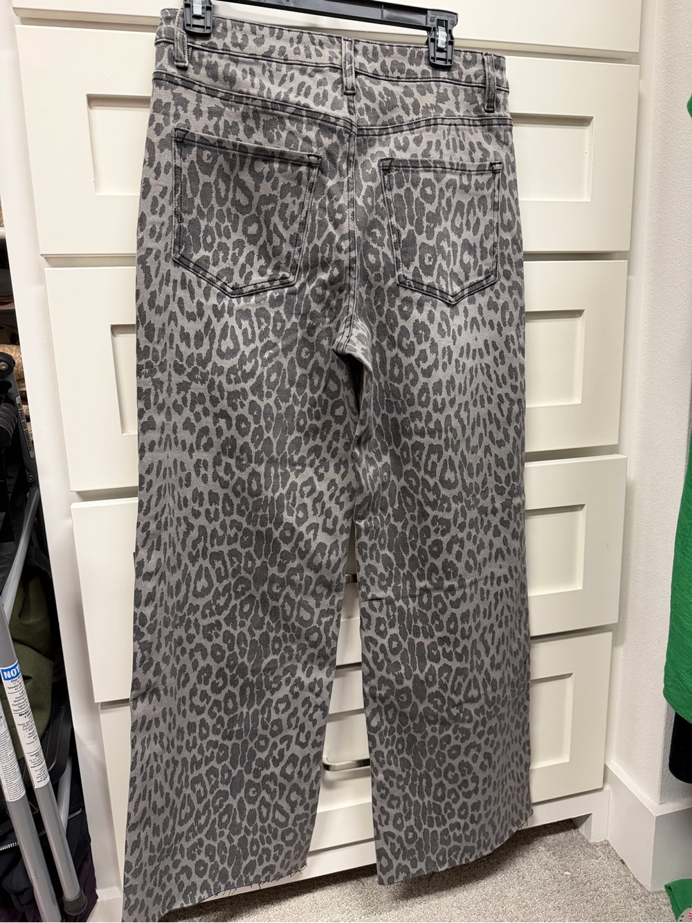 MOCO Wild Thing Tummy Control Grey Leopard Jeans- 11/30 - Picture 2 of 3
